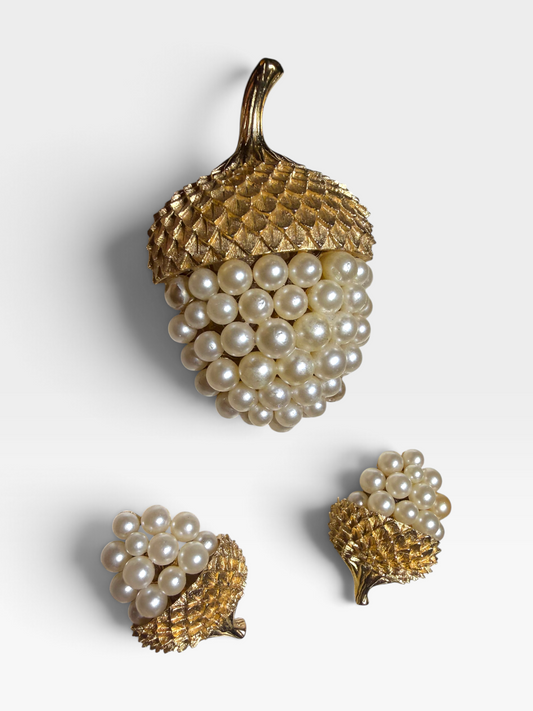 Vintage Crown Trifari Faux Pearl Acorn Brooch Earrings Set Gold Tone Clip On Mid Century Jewellery