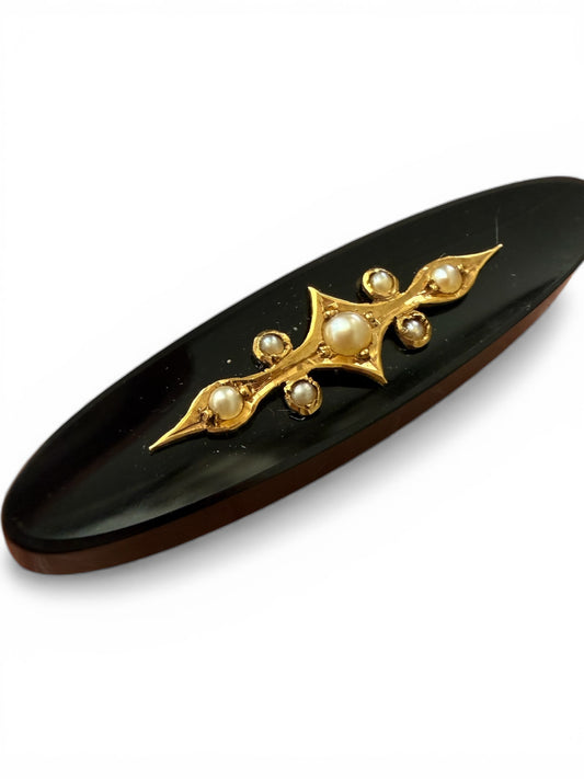 Mourning brooch