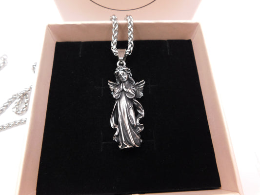 Angel pendant necklace