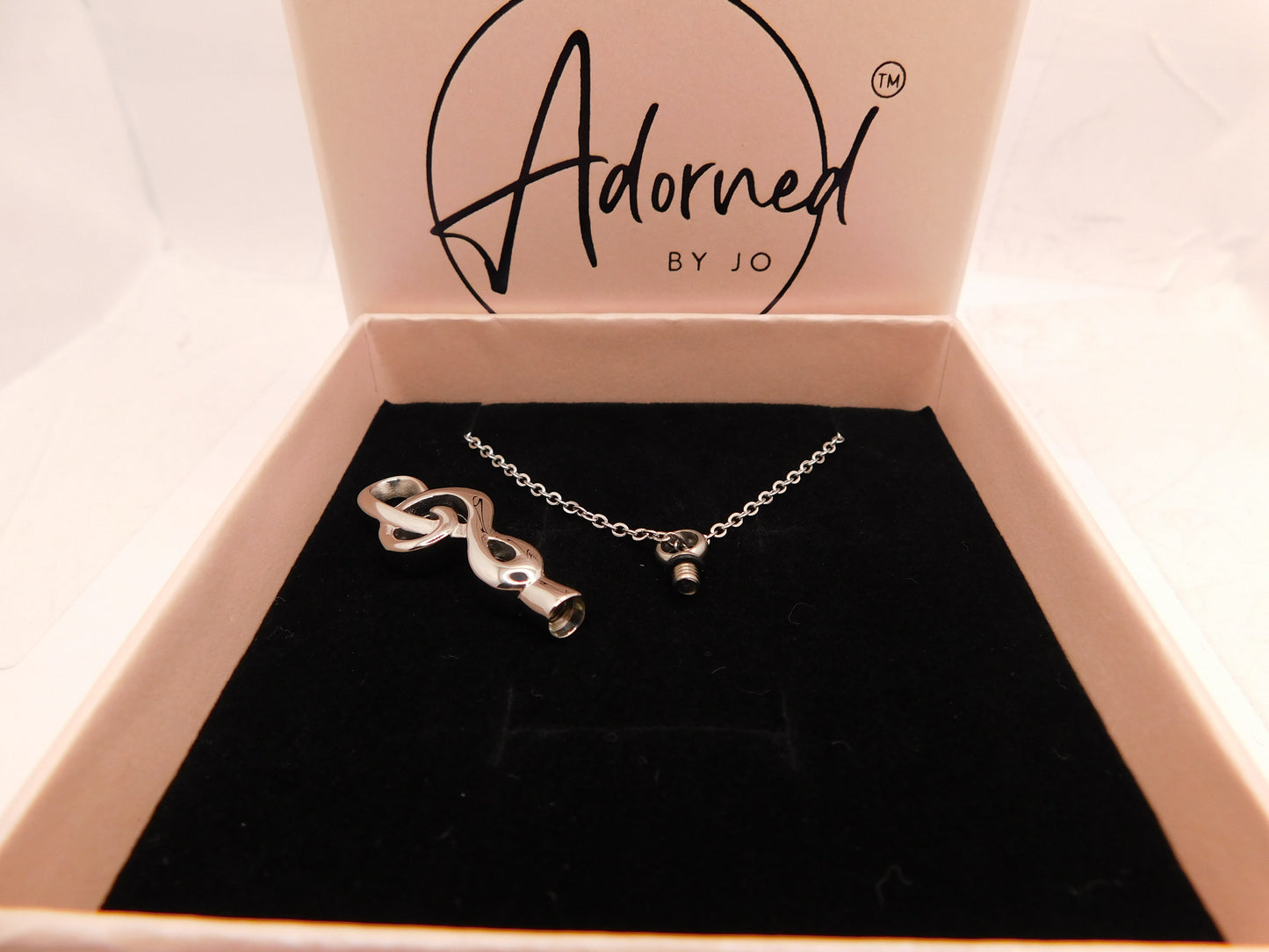 Treble clef urn pendant